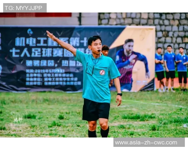 足球裁判用书全面解读与实战应用指南助力裁判提升执法水平与比赛公正性